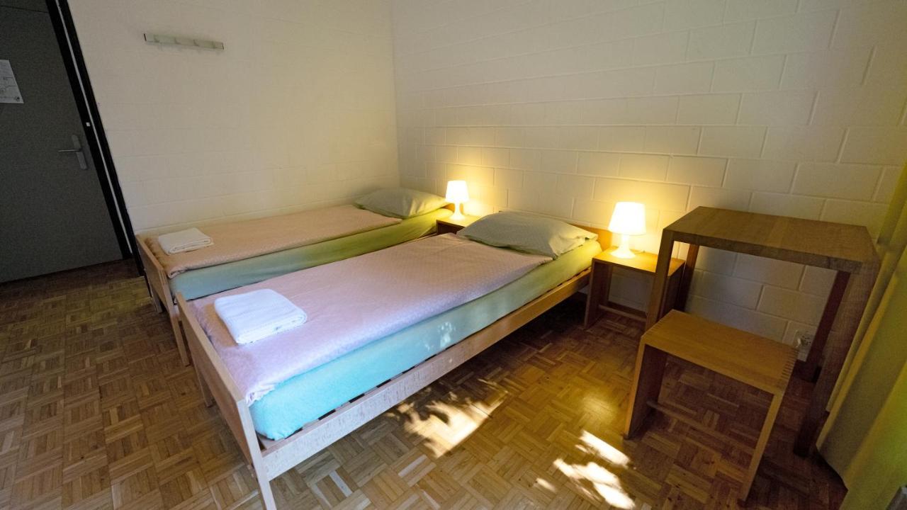 Youth Hostel *